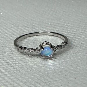 🌓Gorgeous Solid Sterling Silver Petite Moonstone Ring
